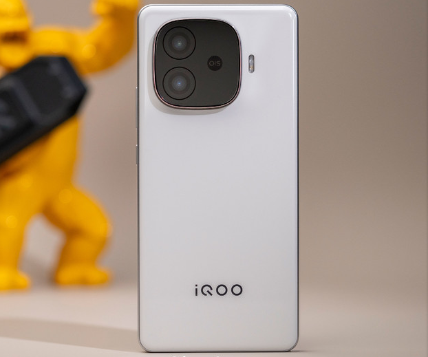 雙芯加持的性能(néng)續航小(xiǎo)超人來了 iQOO Z9 Turbo評測